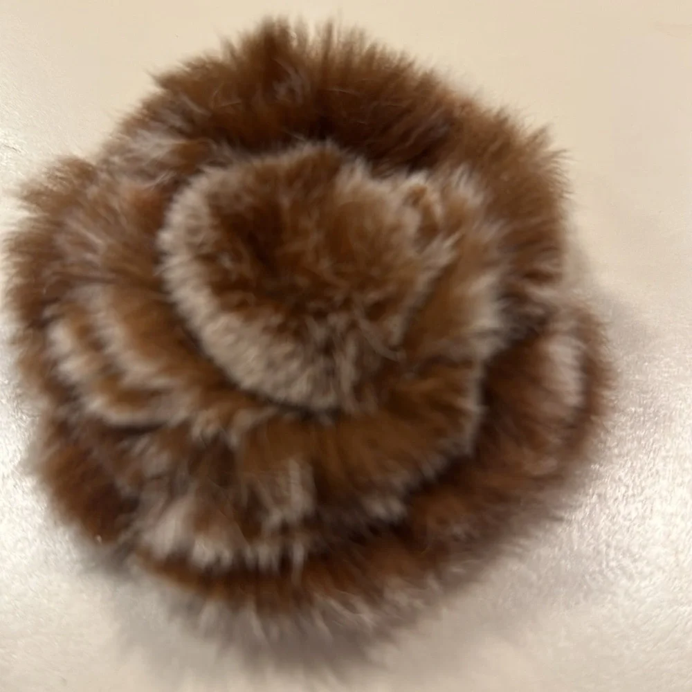 Mink flower pin - Picture 2 of 4